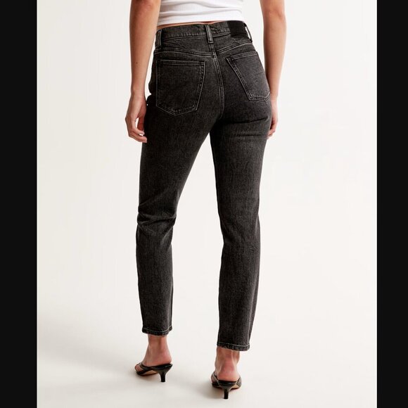 Abercrombie & Fitch High Rise Mom Jean in Black 26 2 Long - Picture 3 of 9